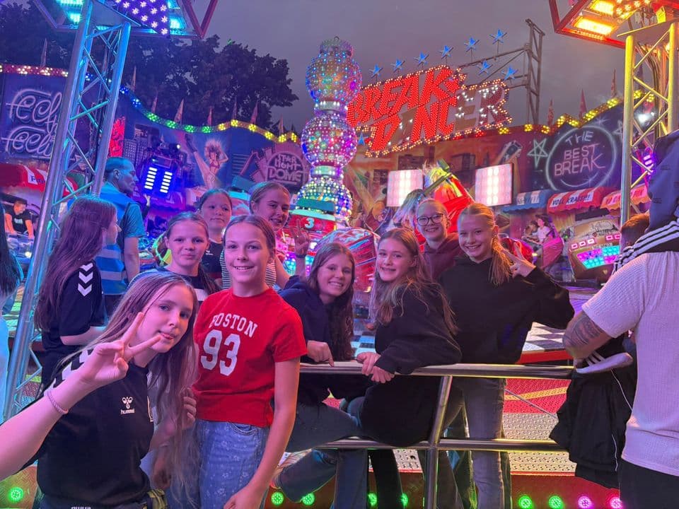 Die wC-Jugend beim gemeinsamen Winzerfest-Besuch nach dem ersten Saisonsieg